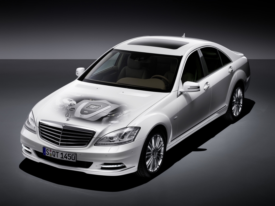 http://www.users.callnetuk.com/~mercedesfan/W221%202009-04-08/709585_1282877_5440_4080_09C32_019 950 width.jpg